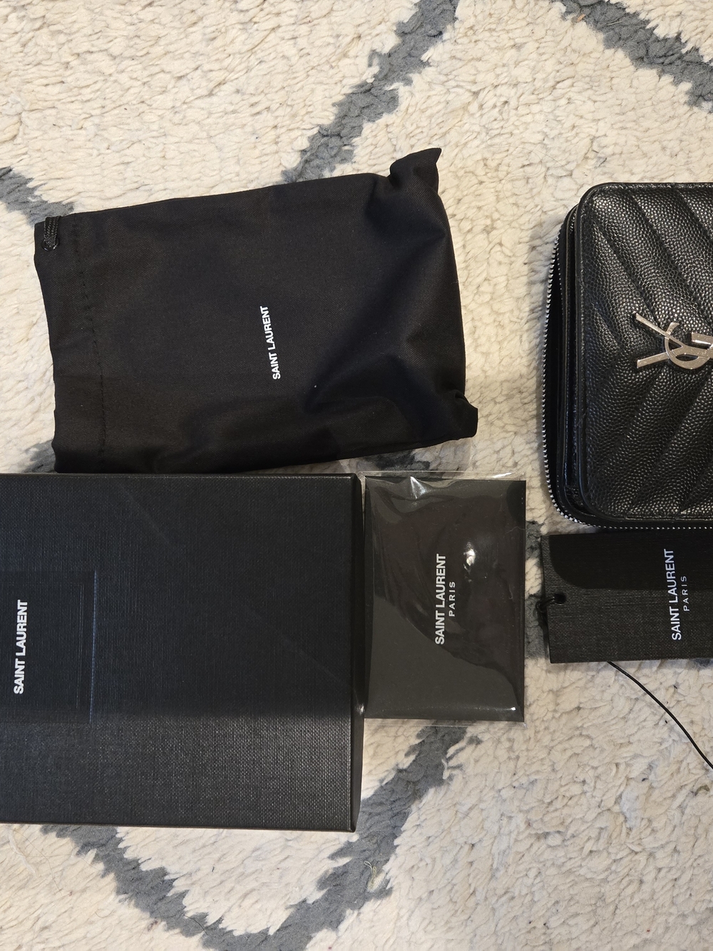 Yves Saint Laurent Black Quilted Leather Wallet - Picture 6 of 7